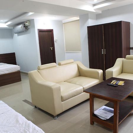 Nova Pride Hotel Hyderabad Eksteriør billede