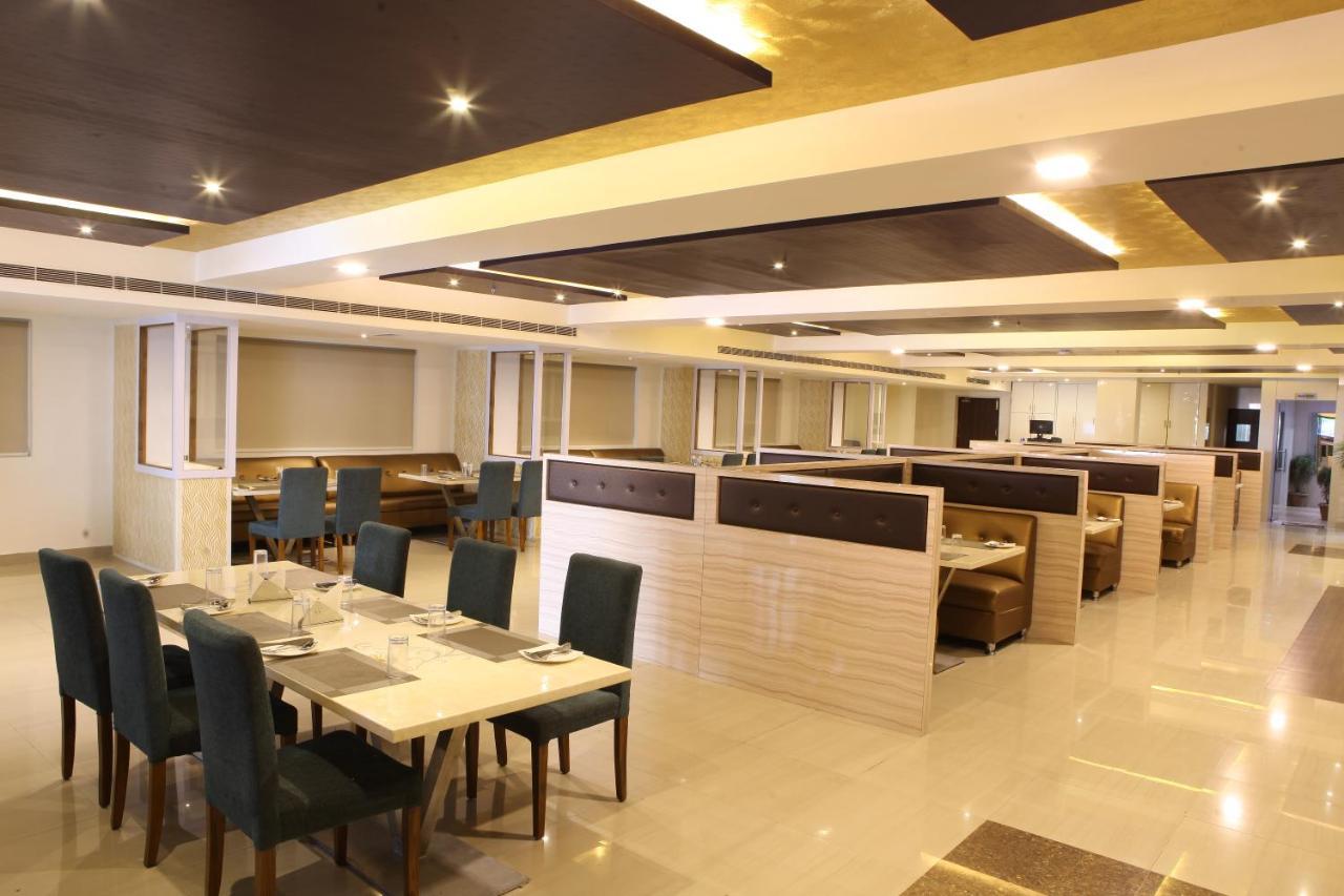 Nova Pride Hotel Hyderabad Eksteriør billede