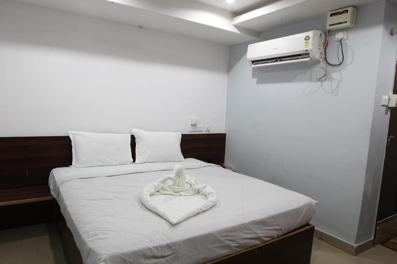 Nova Pride Hotel Hyderabad Eksteriør billede