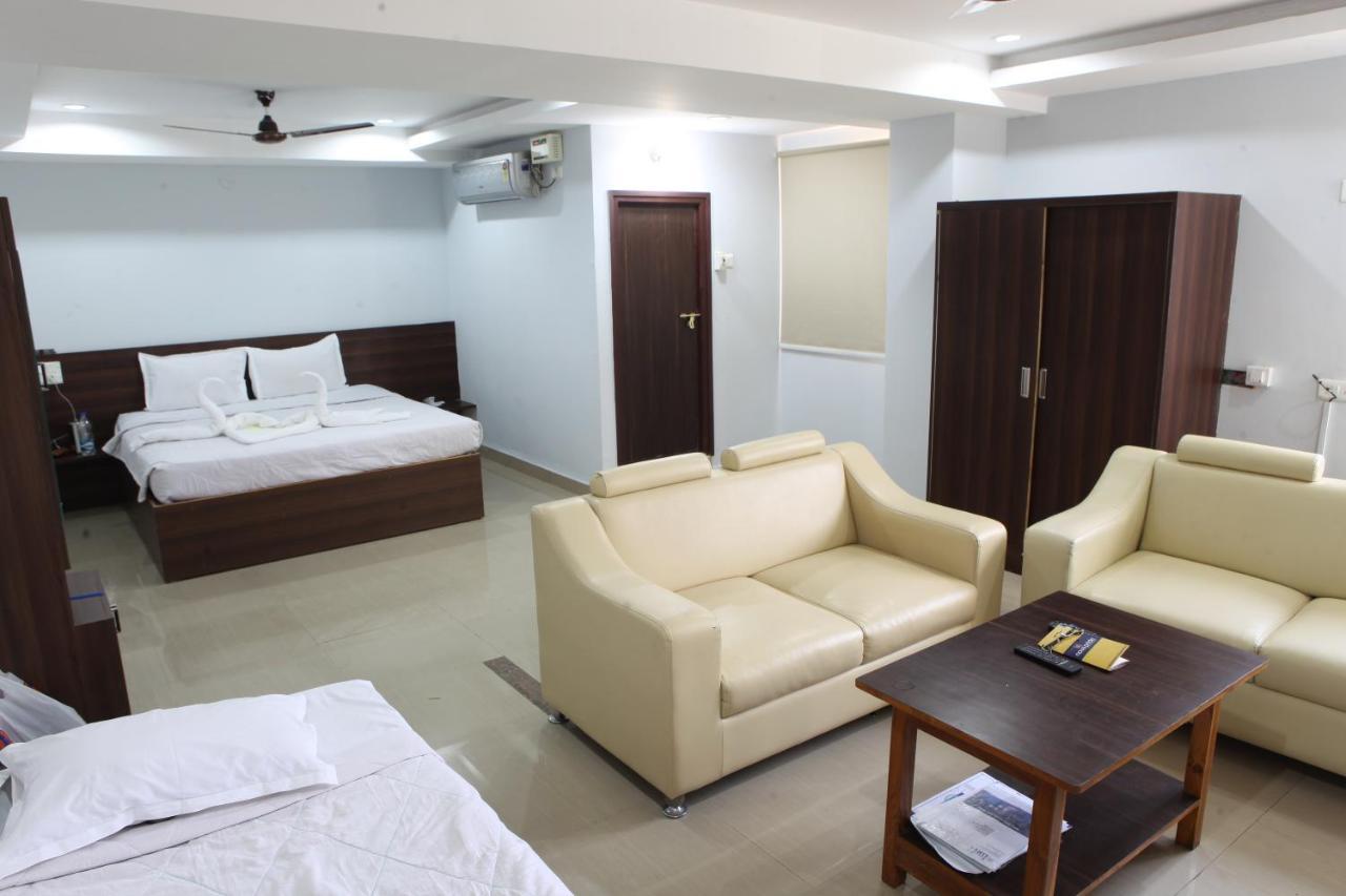 Nova Pride Hotel Hyderabad Eksteriør billede
