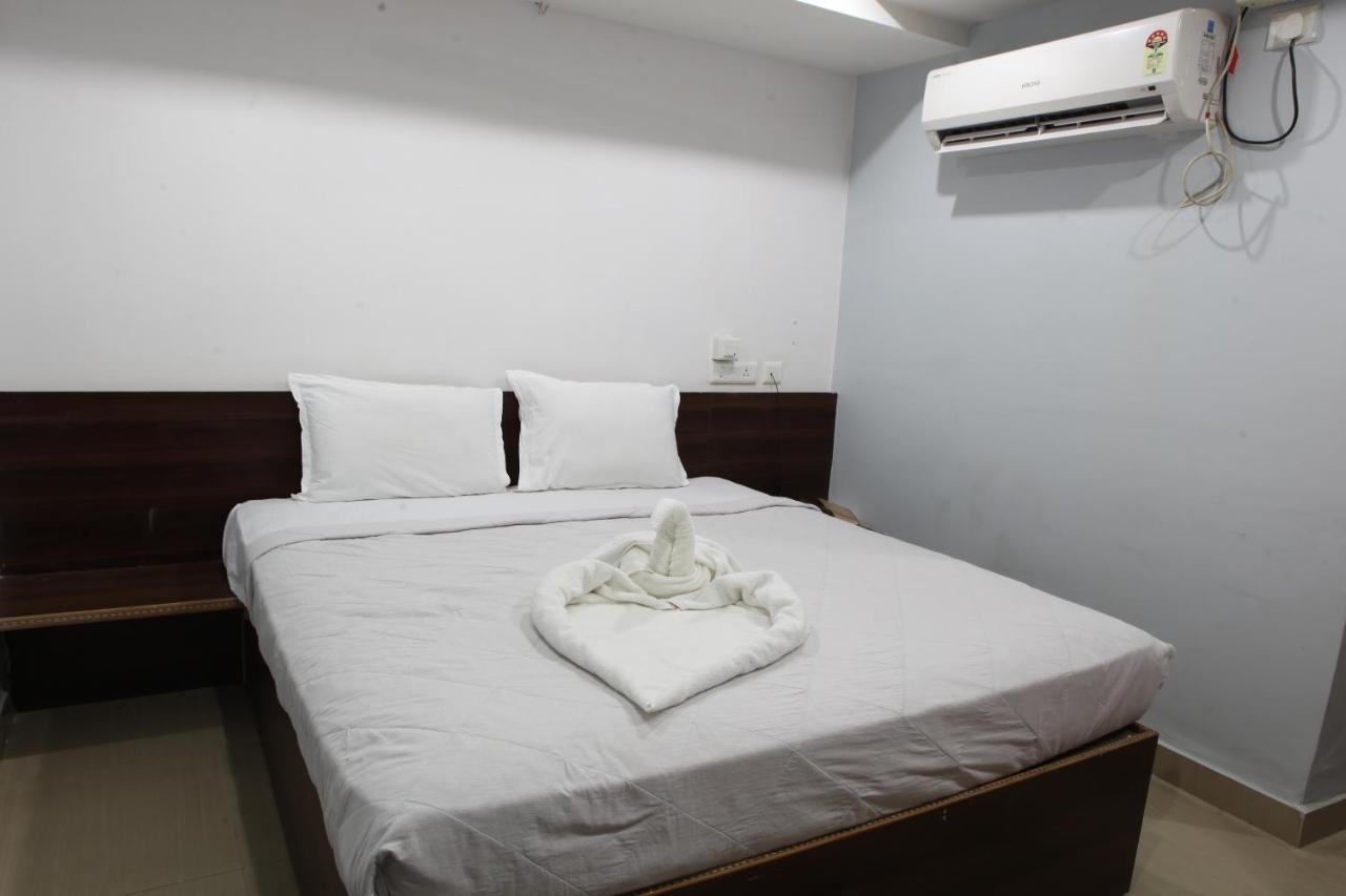 Nova Pride Hotel Hyderabad Eksteriør billede