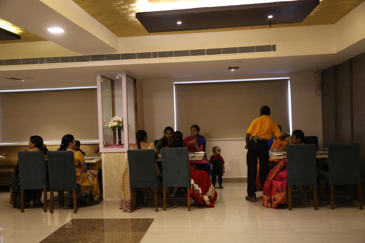Nova Pride Hotel Hyderabad Eksteriør billede